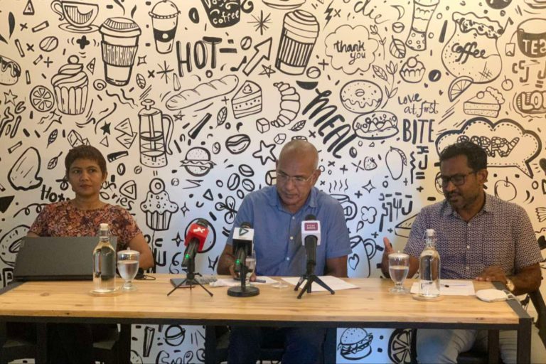 ރެސްޓޯރެންޓް އެސޯސިއޭޝަނުން މީގެ ކުރިން ބޭސްވި ނޫސްވެރިންގެ ބައްދަލުވުމެއް