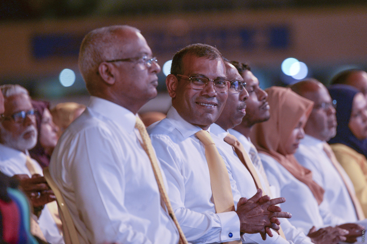 002 nasheed އެމްޑީޕީން ބޭއްވި ޖަލްސާއެއްގައި ރައީސް ނަޝީދު