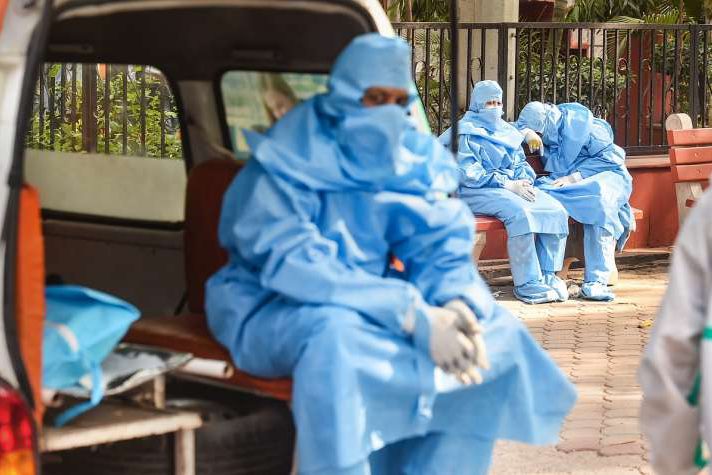 އިންޑިއާގައި ކޮވިޑްގެ ހާލަތު ކޮންމެވެސް ވަރަކަށް ކޮންޓްރޯލް ކުރެވެން ފަށައިފި