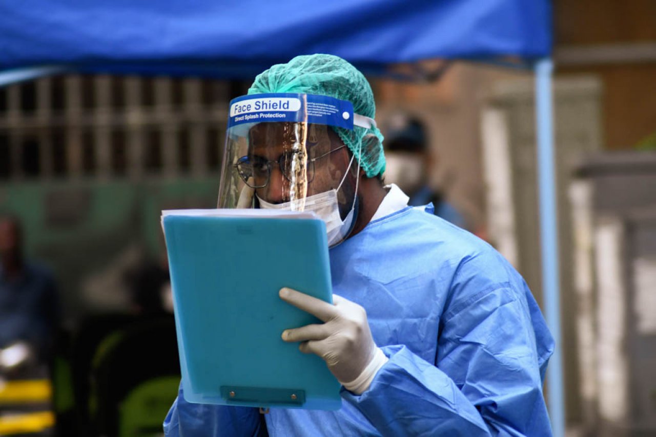 048 covid ފްރަންޓްލައިން އޮފިސަރަކު ހަރަކާތްތެރިވަނީ