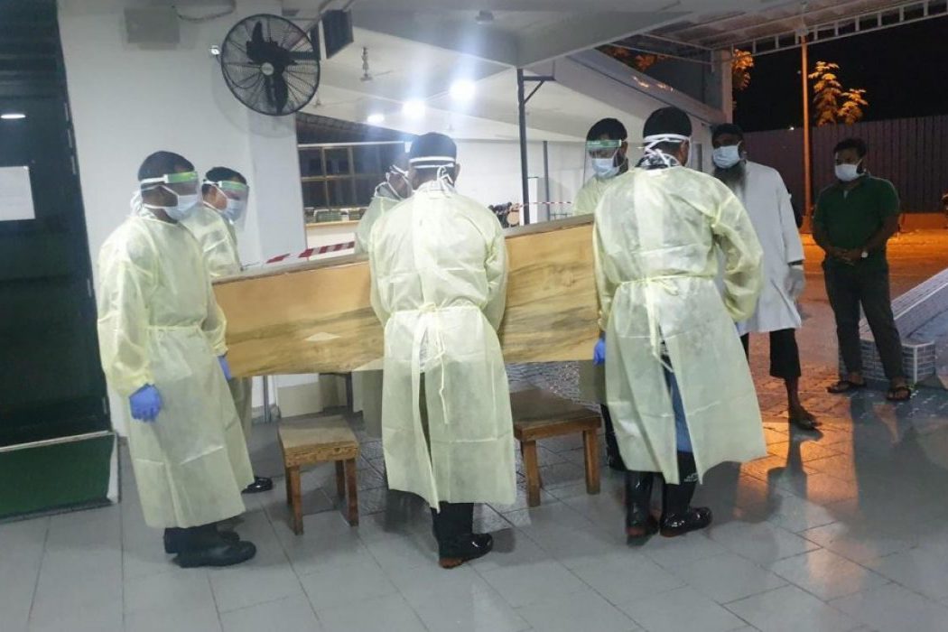 050 covid ކޮވިޑުގައި މަރުވި މީހަކު އުފުލަނީ