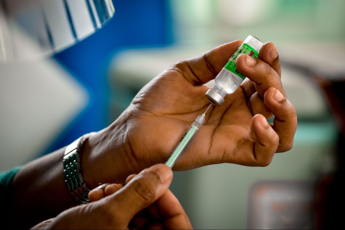 ކޮވިޑު ވެކްސިން ޖަހަނީ