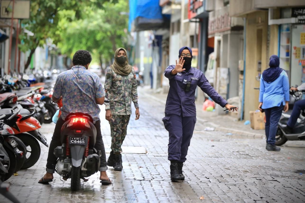 މާލޭގެ މަގުމަތި ބެލެހެއްޓުމުގައި ފުލުހުންނާއި ސިފައިން ހަރަކާތްތެރިވަނީ