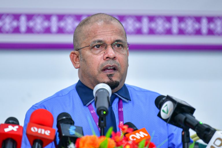 އިލެކްޝަންސް ކޮމިޝަންގެ ރައީސް ޝަރީފު