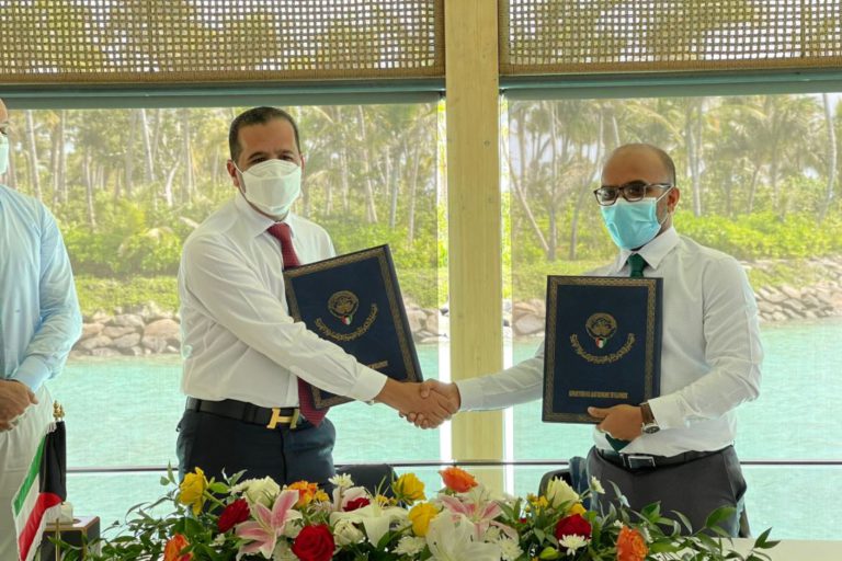 ވީއައިއޭ ތަރައްގީކުރަން ކުވައިތު ފަންޑުން ފައިސާ ދިނުމުގެ އެއްބަސްވުމުގައި ސޮއިކުރުން