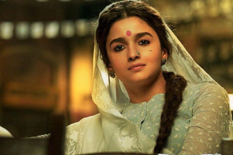 027 gangubai އާލިއާ ބަޓް، ގަންގޫބާއީ ކަތިއަވަޑީގެ މަންޒަރެއްގައި