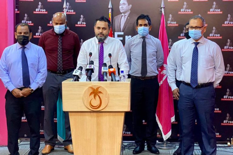 047 idhikolhu އިދިކޮޅު ކޮލިޝަނުން ބޭއްވި ނޫސްވެރިންގެ ބައްދަލުވުމެއްގެ ތެރެއިނ