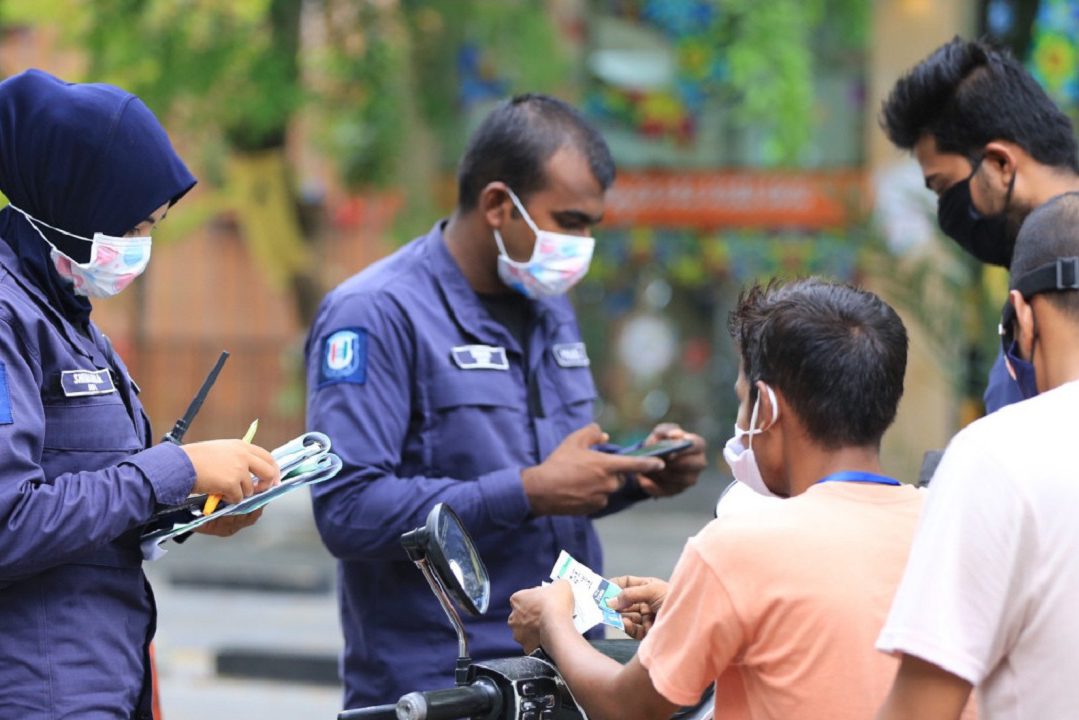 މާލެ މަގުމަތީގައި ފުލުހުން ހަރަކާތްތެރިވަނީ