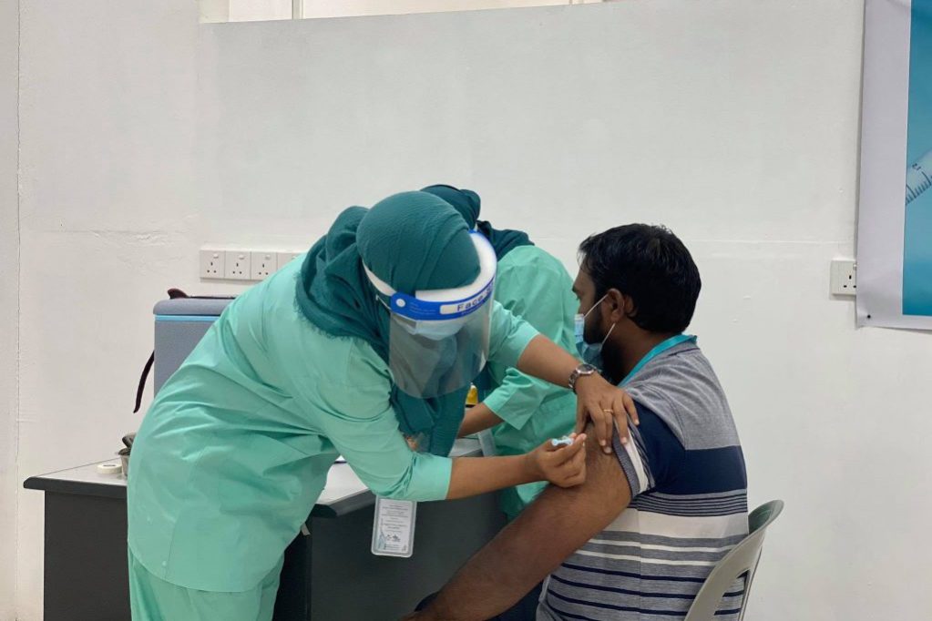 072 vaccine އަތޮޅުތެރޭގައި ވެކްސިން ޖެހުމުގެ ޕްރޮގުރާމް ކުރިއަށް ގެންދަނީ