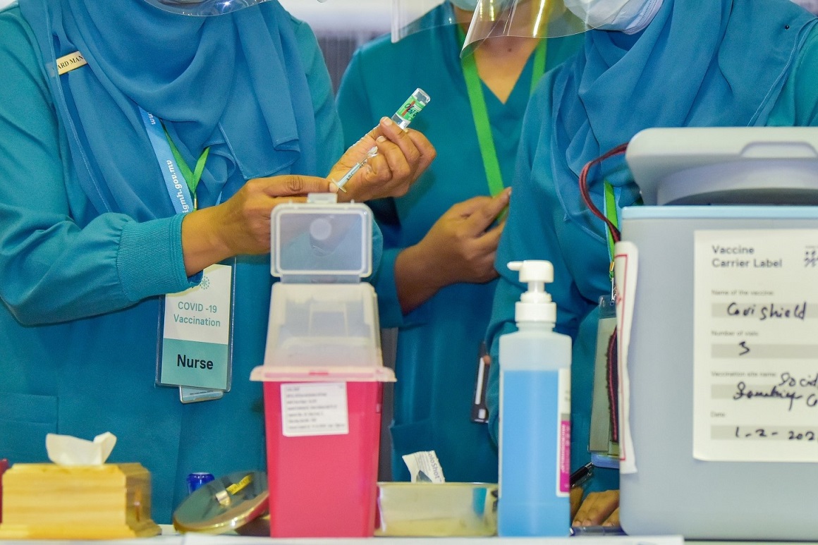 ކޮވިޝީލްޑް ވެކްސިން ޖަހަން ސިއްހީ އެހީތެރިން ހަރަކާތްތެރިވަނީ