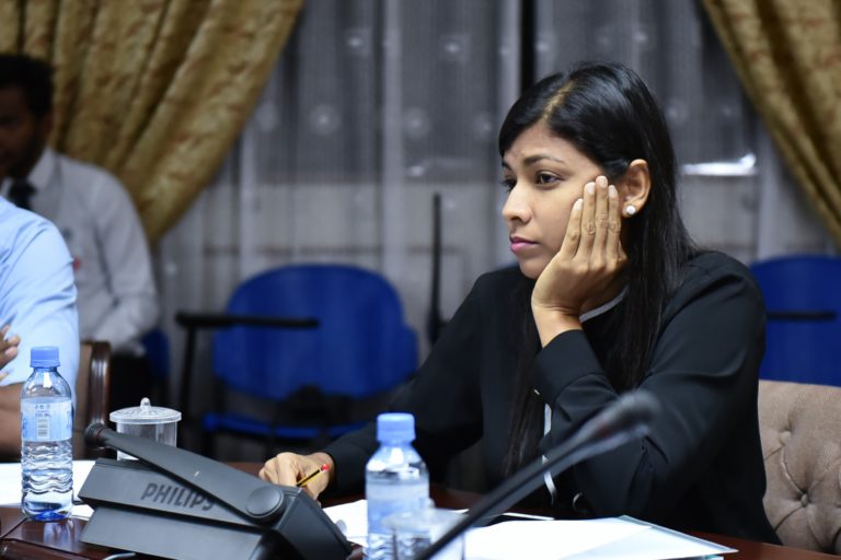 މީދޫ ދާއިރާގެ މެމްބަރު ރޮޒައިނާ އާދަމް