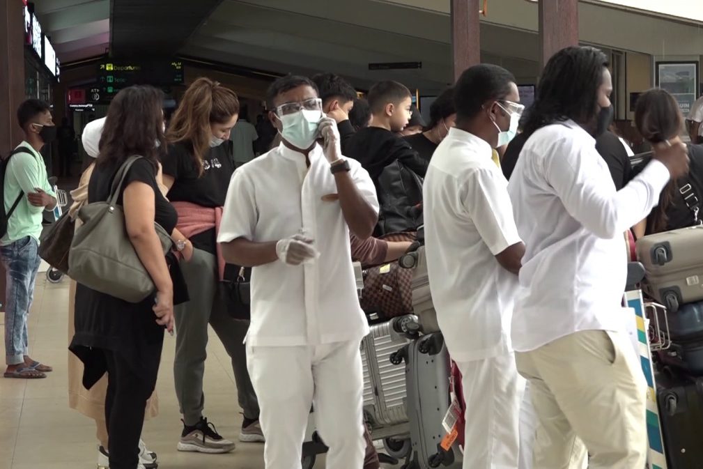 080 resort ފަތުރުވެރިކަމުގެ ސިނާއަތުގައި މަސައްކަތްކުރާ މުވައްޒަފުންތަކެއް