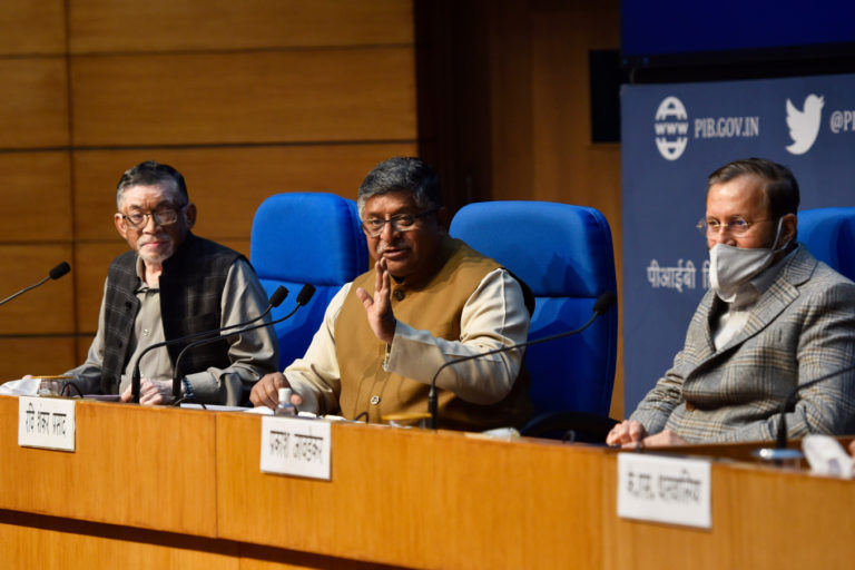 Cabinet Briefing By Union Ministers Prakash Javadekar, Ravi Shankar Prasad And Santosh Kumar Gangwar އިންޑިއާ ސަރުކާރުގެ މިނިސްޓަރު ރަވީ ޝަންކަރު ޕްރަސާދު، ޖާވަދްކަރު އަދި ސަންތޯޝް ގަންގުވަރު