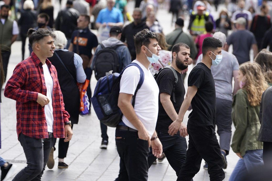 އިނގިރޭސިވިލާތުގައި އަޅާފައިވާ ކޮވިޑު ފިޔަވަޅުތައް ވަނީ އުވާލާފައި