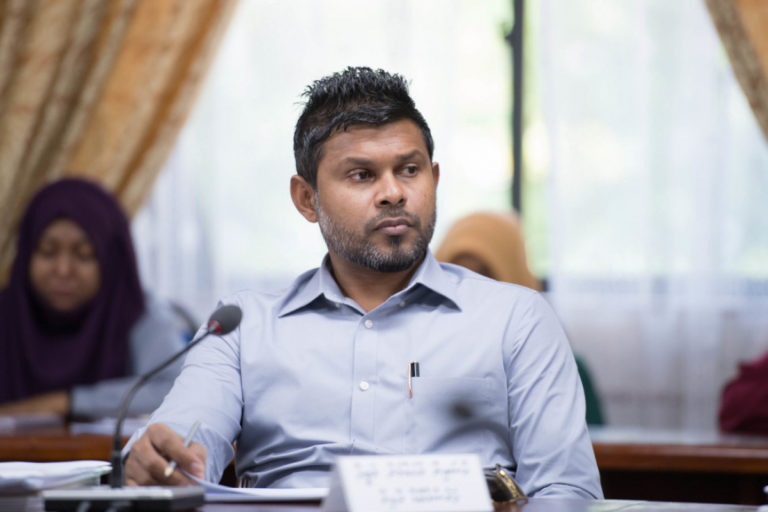 މެމްބަރު ހުސައިން މުހައްމަދު ލަތީފު (ސެމްބެ)