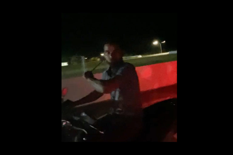 މަސްއޫދަށް ހަމަލާދޭ މަންޒަރު ފެންނަ ވީޑިއޯގެ ސްކްރީން ޝޮޓެއް