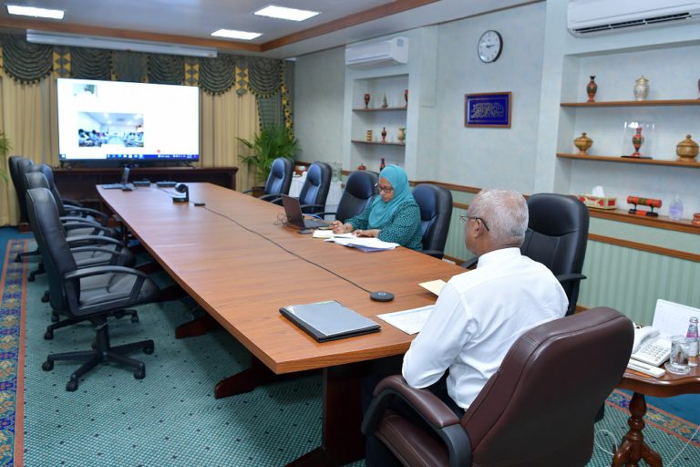 049 raees އައްޑޫ ސިޓީ ކައުންސިލާއިއެކު މިއަދު ރައީސް ބޭއްވެވި ބައްދަލުކުރެއްވުމުގެ ތެރެއިން