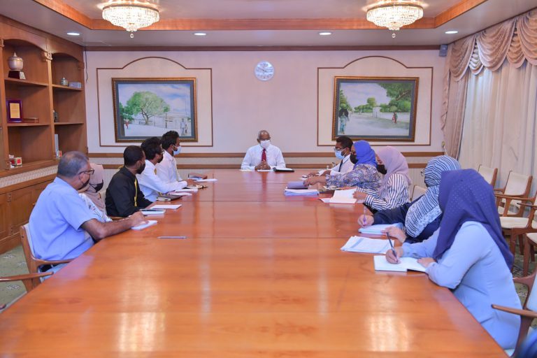 ރައީސް ސޯލިހު ދިގުރަށު ކައުންސިލް މެމްބަރުންނާއި ބައްދަލުކުރައްވަނީ