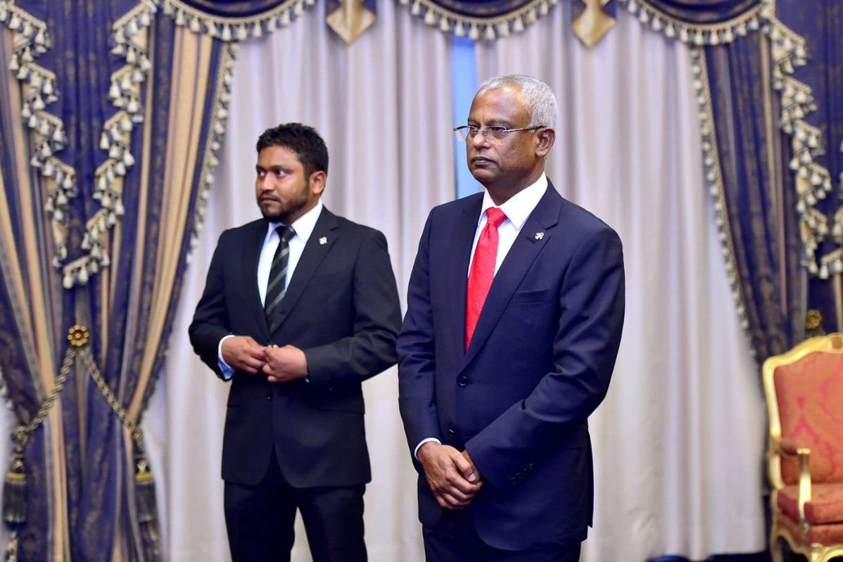 042 ali zahir ރައީސް އޮފީހުގެ ޗީފް އޮފް ސްޓާފް އަލީ ޒާހިރު ރައީސް ސޯލިހުގެ އަރިހުގައި