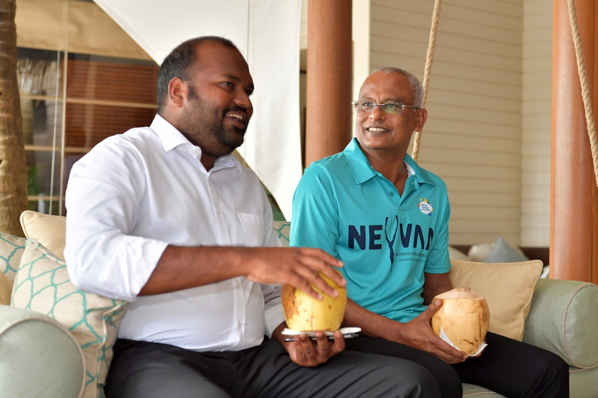 އަލީ ވަހީދު ރައީސް ސޯލިހުގެ އަރިހުގައި