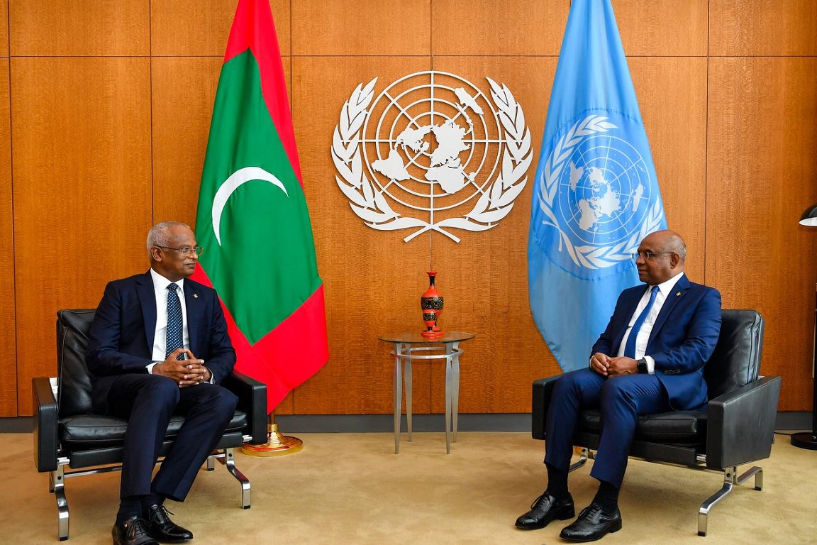 އދ ގެ އާންމު މަޖިލީހުގެ ހަވާސާގެ ތެރެއިން އެމަޖިލީހުގެ ރައީސް އަބްދުﷲ ޝާހިދާއި ރައީސް ސޯލިހު، ބައްދަލުކުރައްވަނީ