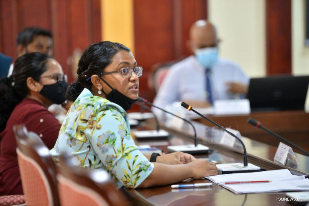 052 acc އޭސީސީގެ ރައީސް މަރިޔަމް ޝިއުނާ މަޖިލީހުގެ ކޮމިޓީގައި