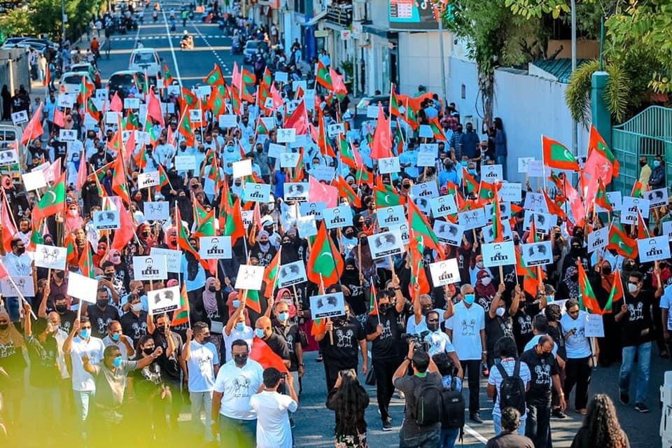 241670816_256132869712526_5335063942395809719_n އިދިކޮޅު ފަރާތްތަކުން މިއަދު ކުރިއަށް ގެންދިޔަ ހިނގާލުމުގެ ތެރެއިން(ފޮޓޯ ޕީޕީއެމް)