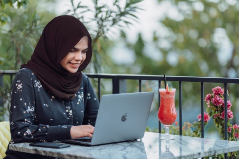 b_1F7iDIBgISiQ5J7owy1sDr7Kt