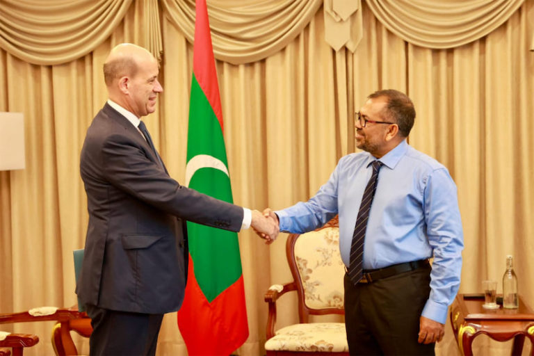 big_GeUQohIsQEQ5XhLpfiv1LUzMl