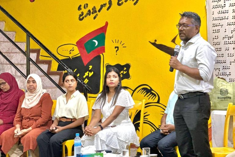 GiTkaombIAADIHe-1-768x512