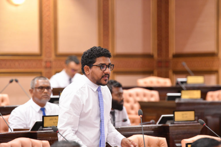 l-172370632243ilag ކެންދޫ ދާއިރާގެ މެންބަރު މައުރޫފް ޒާކިރު