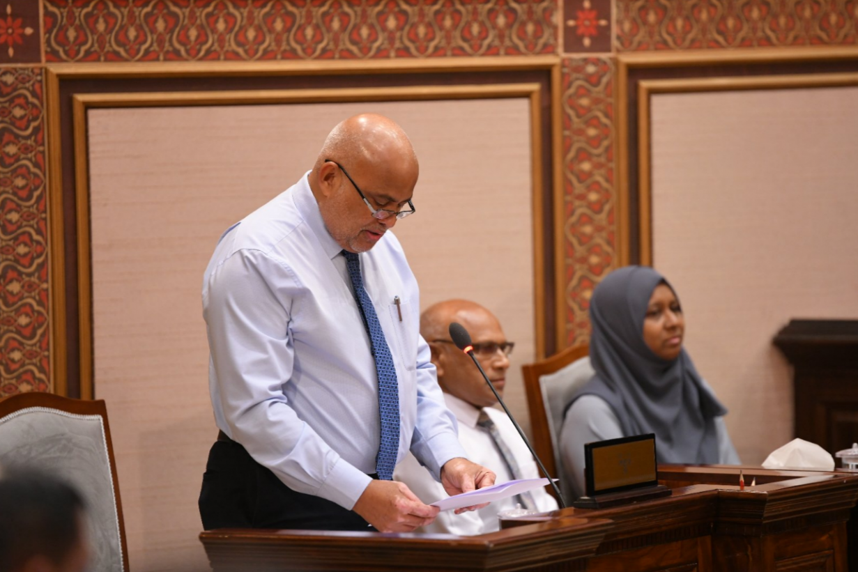 large_174711113142y3of