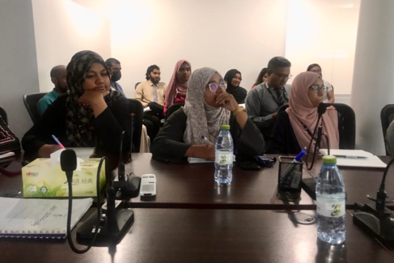 large_174851379250RBzA