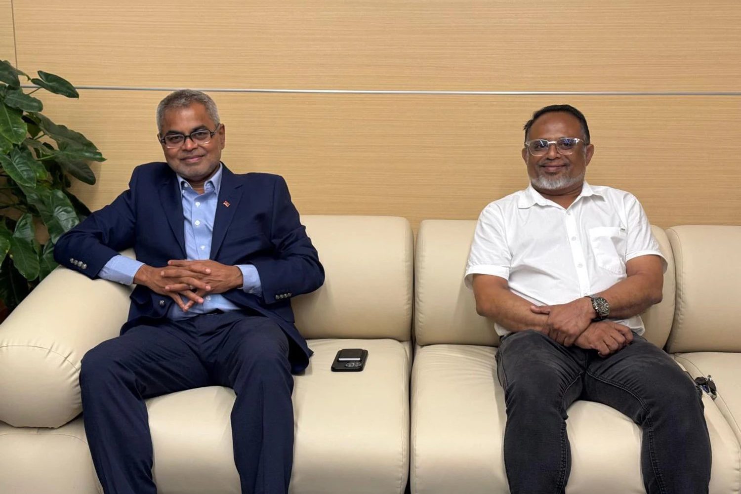 Gs2wUfhakAArehv-1749316975063