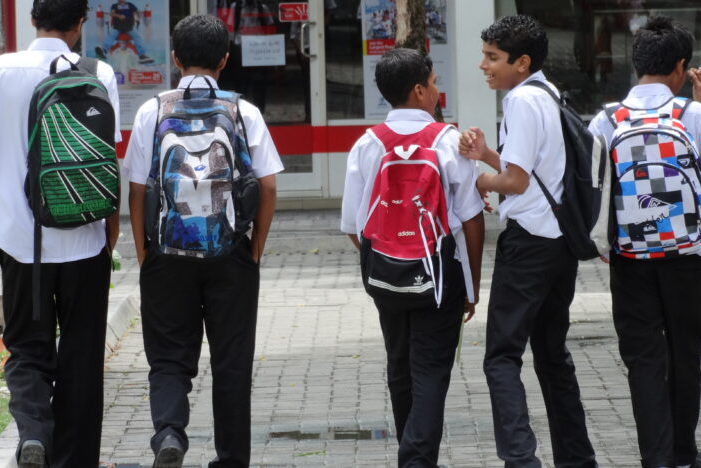 Schoolboys_in_Street_-_Viliggili_Island_-_Off_Male_-_Maldives_14109354470-800x468