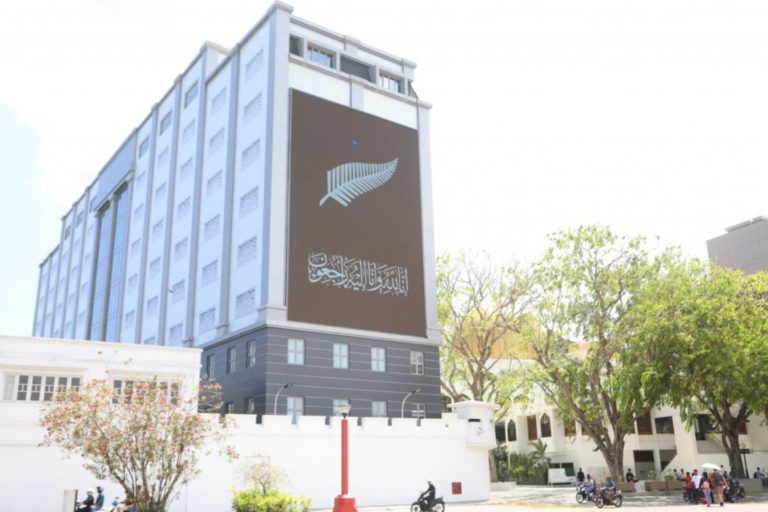 big_fvF31KJmHpTiL92tsmJQ35uYH_bk