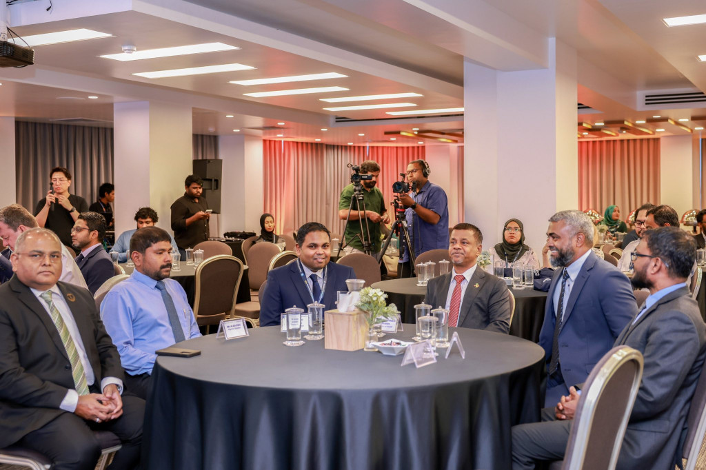 big_YO75bg2D0RWMeDsFeqaccx56Y