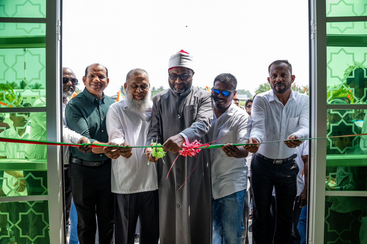 large_176431889327R0yq